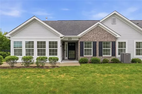 307 Spring Valley Dr, Zelienople, PA 16063
