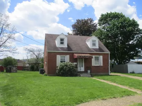 2801 Pioneer Dr, Ambridge, PA 15003