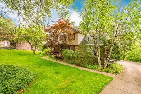 1693 Hathaway Ln, Pittsburgh, PA 15241