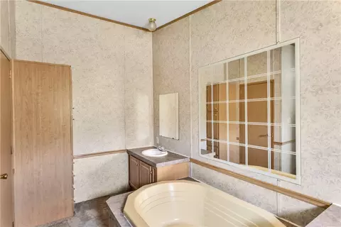 170 Silvis, Export, PA 15632 photo 24