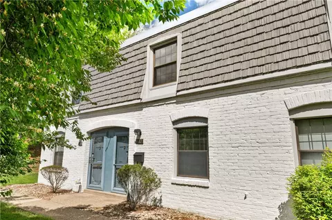 1012 Pennsbury Blvd, Pittsburgh, PA 15205