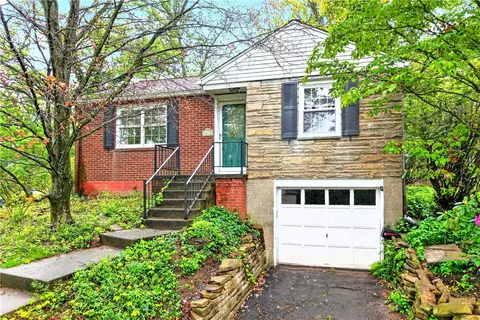 8675 Remington Dr, Pittsburgh, PA 15237