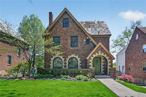 121 Vernon Dr, Pittsburgh, PA 15228