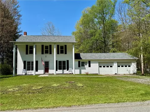 81 Hartwick Rd, Mercer, PA 16137