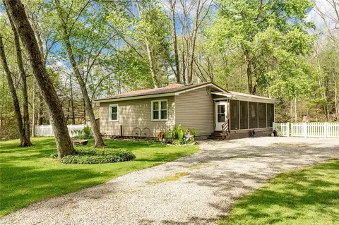 2771 River Dr, Jamestown, PA 16134