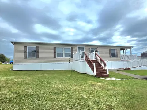 332 Maruca Dr, Mount Pleasant, PA 15666