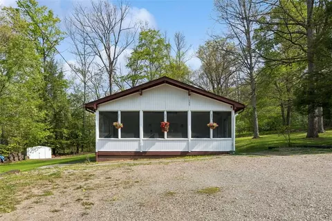 135 Tanager Dr, New Alexandria, PA 15670