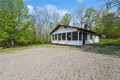 135 Tanager Dr, New Alexandria, PA 15670