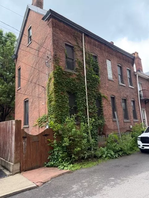 2106 Fox Way, Pittsburgh, PA 15203