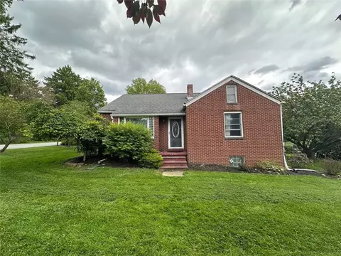 904 Sandalwood Dr, Greensburg, PA 15601