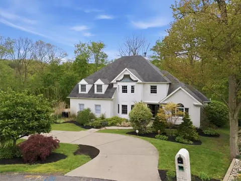 113 Pinehaven Ct, Aliquippa, PA 15001