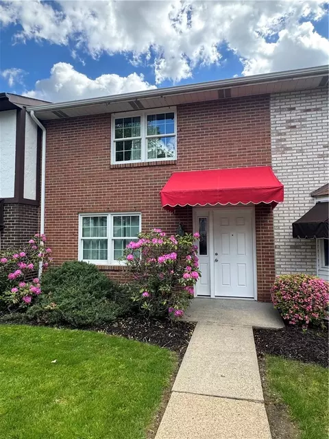 164 Woodstone Ln, New Kensington, PA 15068