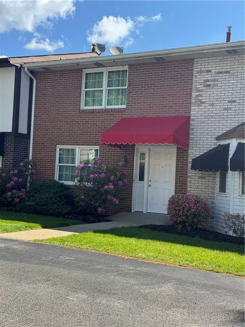 164 Woodstone Ln, New Kensington, PA 15068