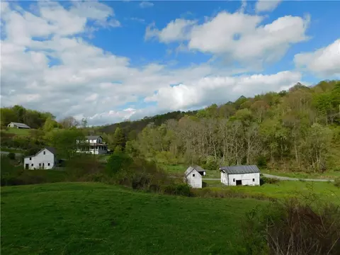 108 Oak Spring Rd, West Finley, PA 15377