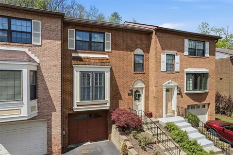 642 Woodcrest Dr, Pittsburgh, PA 15205