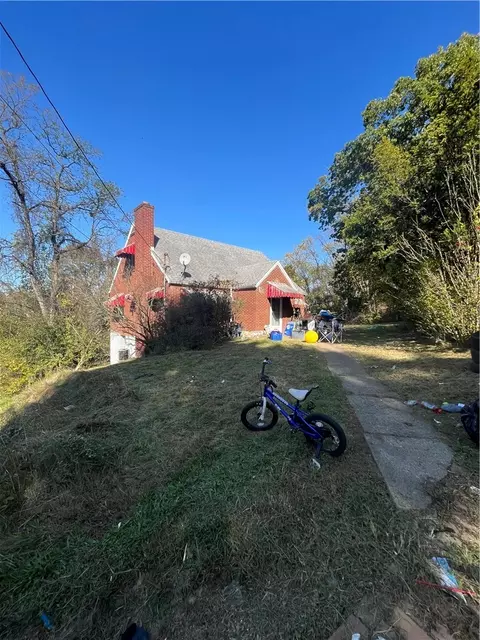 321 Apache Dr, Monessen, PA 15062