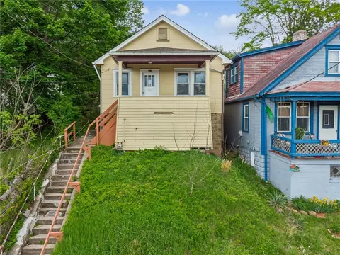 907 Vermont Ave, White Oak, PA 15131