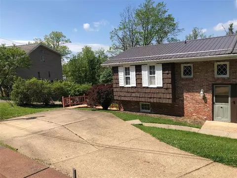 37 Webb Dr, Washington, PA 15301