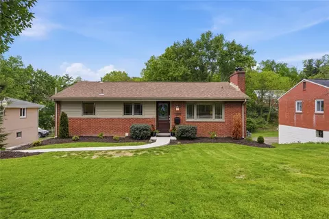 1290 Lakemont Dr, Pittsburgh, PA 15243
