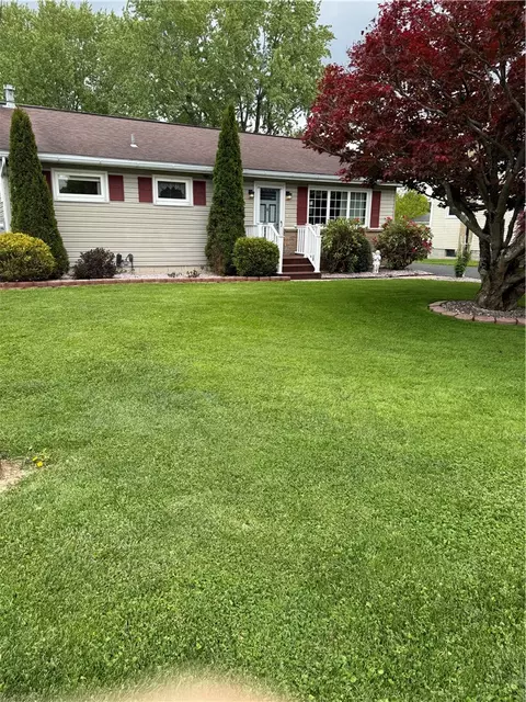 803 S Scotland Ln, New Castle, PA 16101