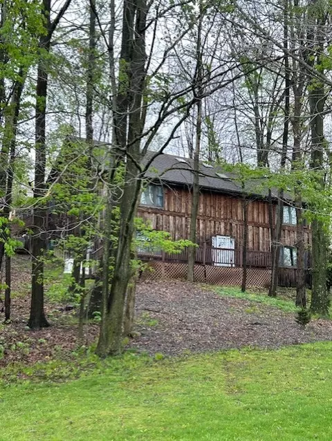 402 Tomahawk Trl, Mercer, PA 16137