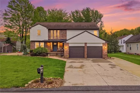 3328 Long Branch Dr, New Castle, PA 16105