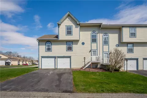 410 Suncrest Dr, Cranberry Township, PA 16066