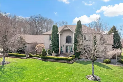 10 Briarwood Ln, New Wilmington, PA 16142