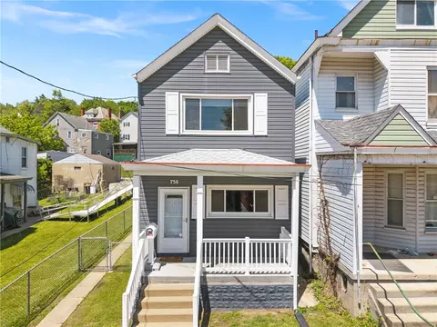 756 Mary St, Mckees Rocks, PA 15136