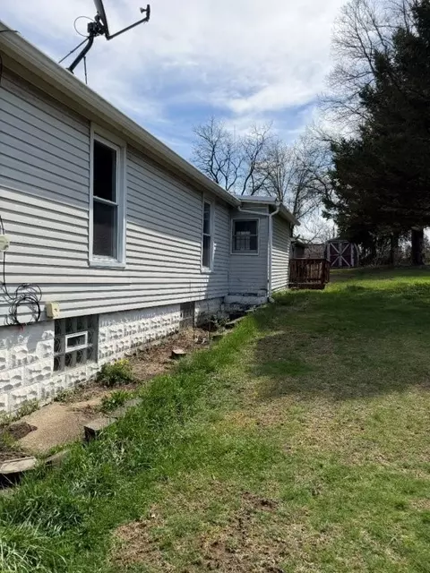 Exterior - 1015 Cascade Rd, Monaca, PA 15061 photo 3 of 5