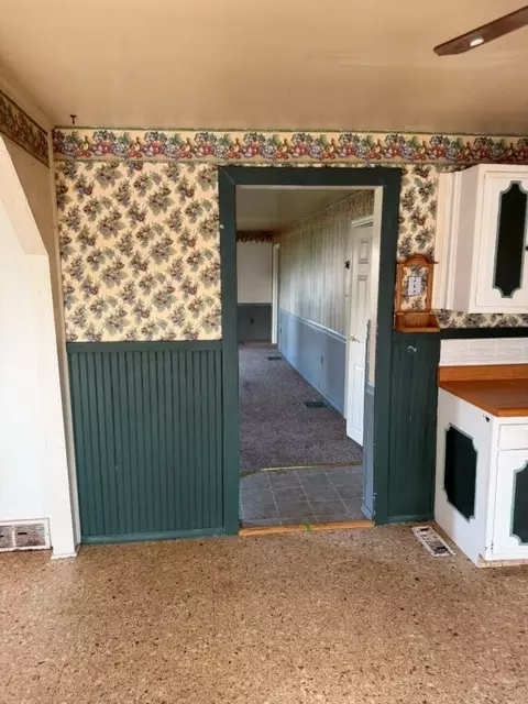 Entry Way - 1015 Cascade Rd, Monaca, PA 15061 photo 2 of 5