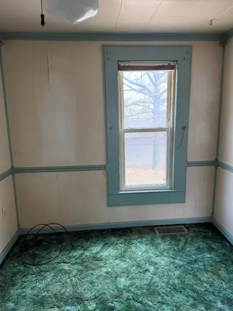 Bedroom - 1015 Cascade Rd, Monaca, PA 15061 photo 2 of 2