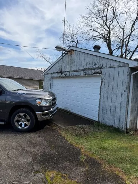 Exterior - 1015 Cascade Rd, Monaca, PA 15061 photo 4 of 5