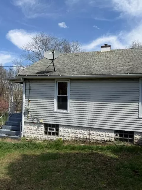 Exterior - 1015 Cascade Rd, Monaca, PA 15061 photo 2 of 5