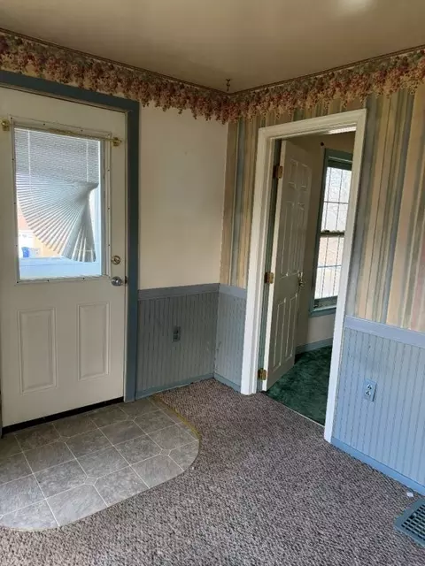 Entry Way - 1015 Cascade Rd, Monaca, PA 15061 photo 3 of 5