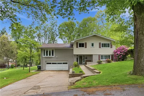 4746 Jewel Dr, Pittsburgh, PA 15236