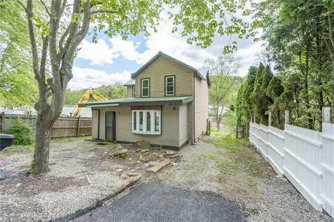 107 High St, Avonmore, PA 15618