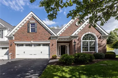 1414 Willowbrook Dr, Washington, PA 15301