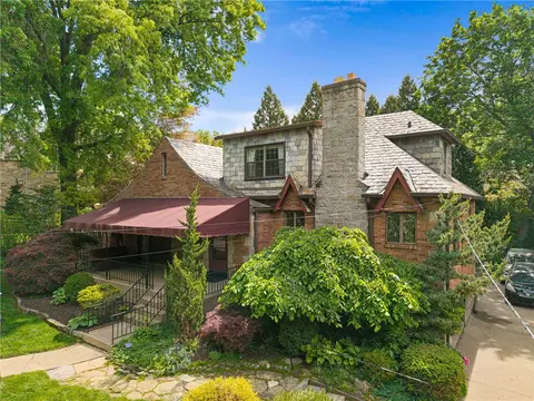 1371 Navahoe Dr, Pittsburgh, PA 15228