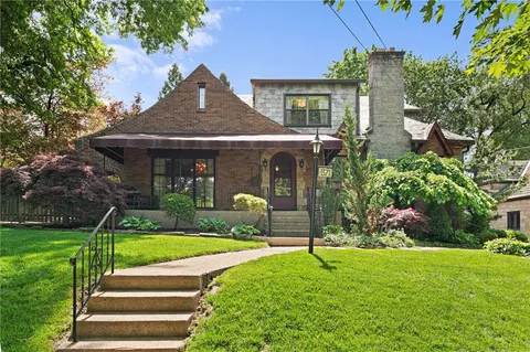 1371 Navahoe Dr, Pittsburgh, PA 15228