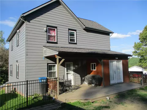 293 Hillcrest Dr, California, PA 15419