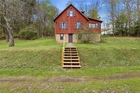 1072 Clapboard Run Rd, Johnstown, PA 15904