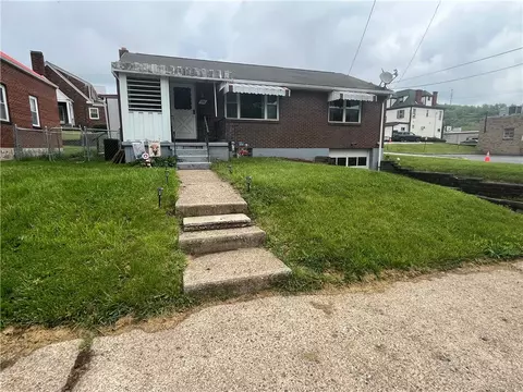 102 Johnston Rd, Bentleyville, PA 15314