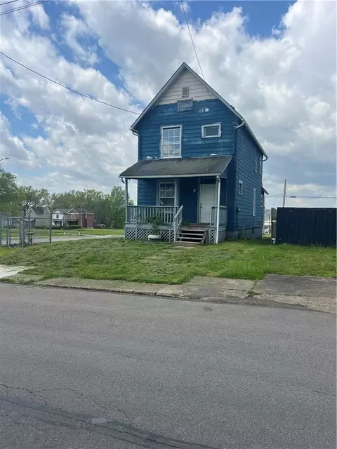 1002 Fruit Ave, Farrell, PA 16121