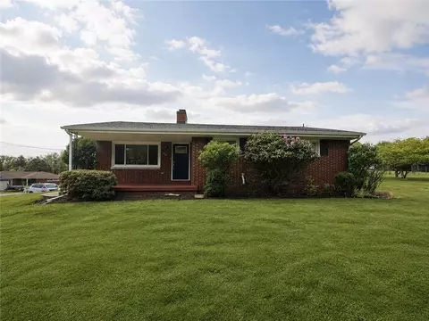 190 Oak Manor Dr, Natrona Heights, PA 15065