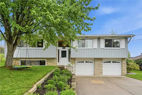 102 Cottonwood Ct, Coraopolis, PA 15108