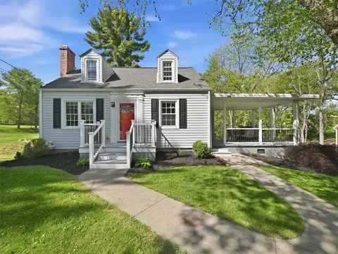 1749 Brodhead Rd, Coraopolis, PA 15108
