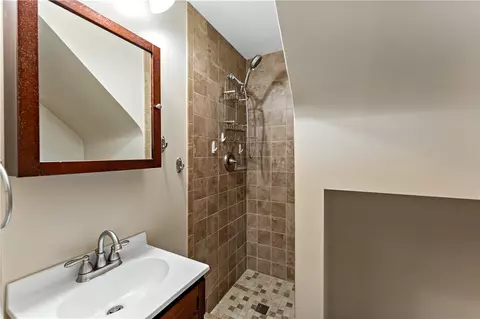 Bath - 27 Dover Rd, Irwin, PA 15642 photo 3 of 3