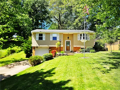 322 Chelsea Dr, Greensburg, PA 15601