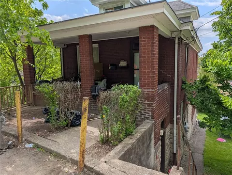 825 Benwood Ave, Mckees Rocks, PA 15136